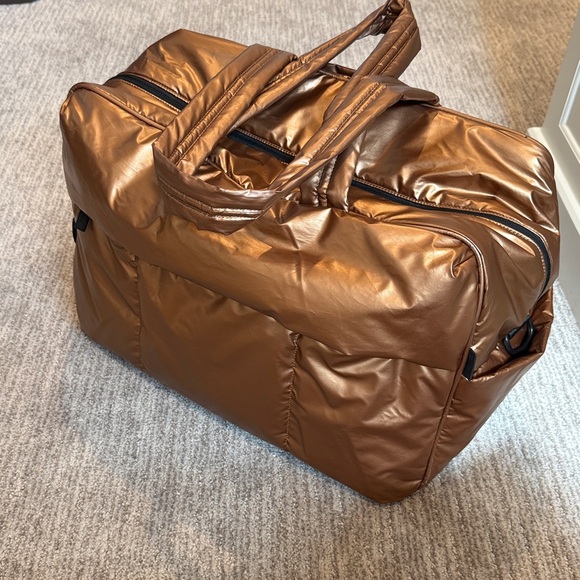 Stylish Gold Tote Bag - Picture 4 of 12